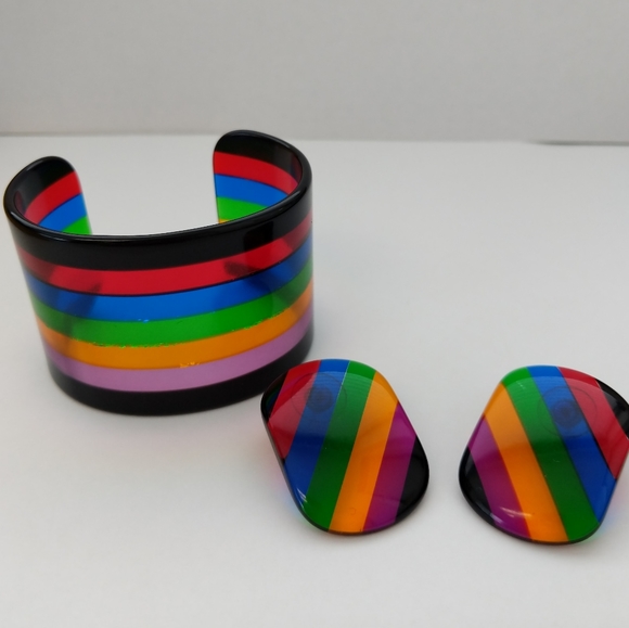 80's Vintage Transparent Rainbow Cuff & Earring set - Picture 13 of 16